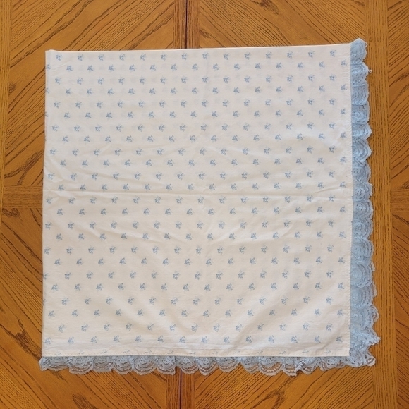 Vintage White & Blue Floral Linen with Blue Lace Border - Picture 1 of 1